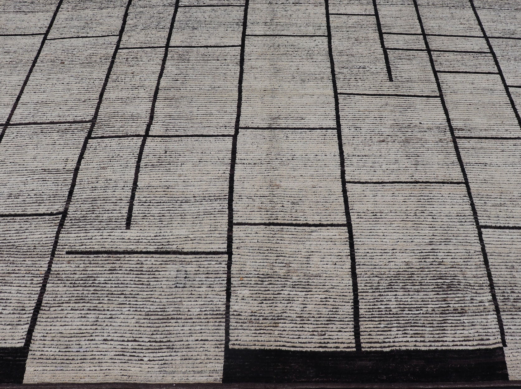 Casual Modern Wool Hand Knotted Black and White Large Scale Modern Rug Modern piled hand knotted rug with all - over modern design in black and white wool tones, rug Keivan Woven Arts / AFG - 36115, country of origin / type: Afghanistan / Piled, co... - Keivan Woven ArtsAFG - 36115 - 6221 - 16778Rug