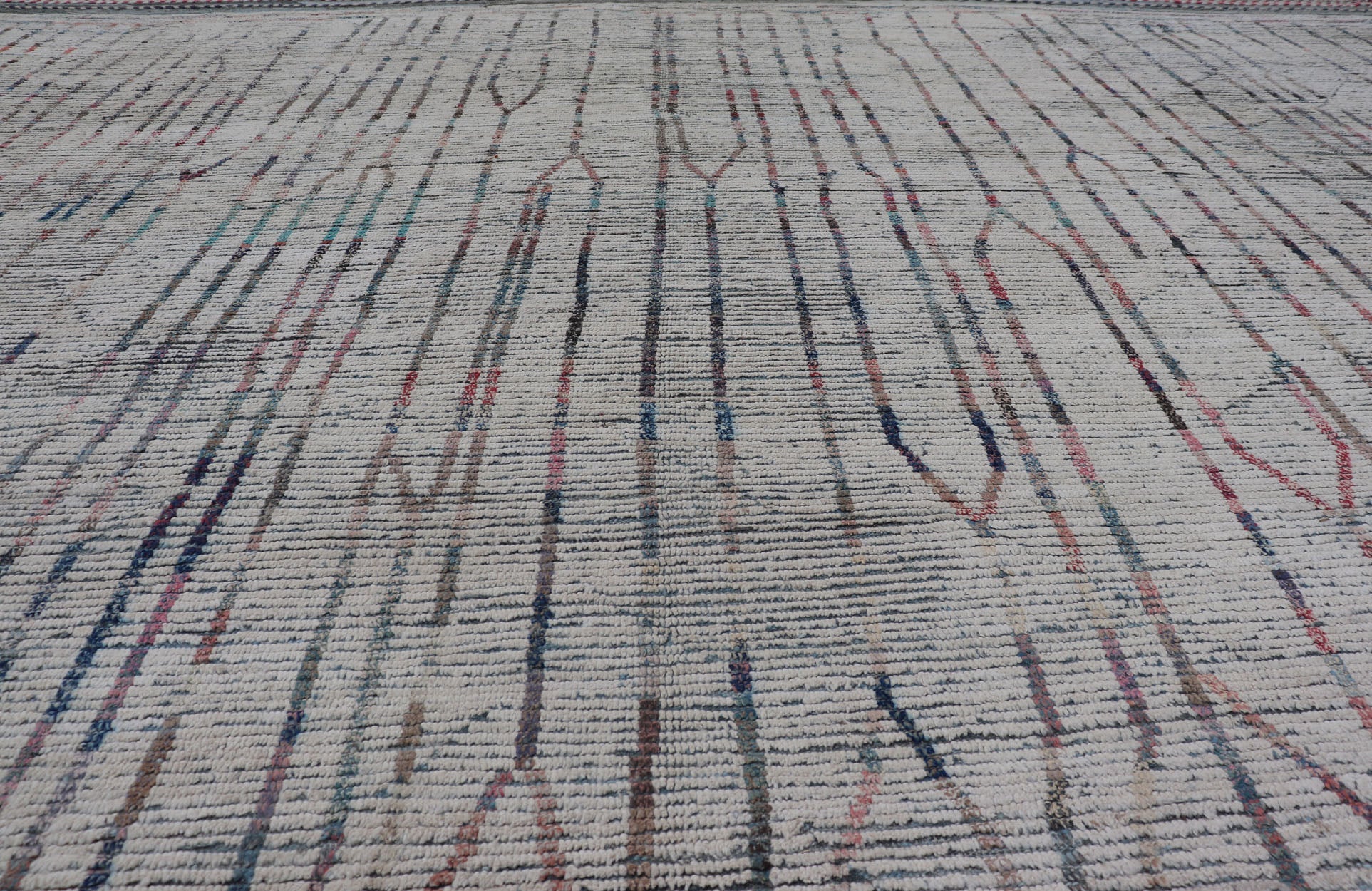 Neutral tone rug with Moroccan free - flowing tribal design with pops of color, Keivan Woven Arts / rug AFG - 36116, country of origin / type: Afghanistan / Modern Causal. The subdued design of this rug makes it perfect for modern and casual interio... - Keivan Woven ArtsAFG - 36116 - 6083 - 16784Rug