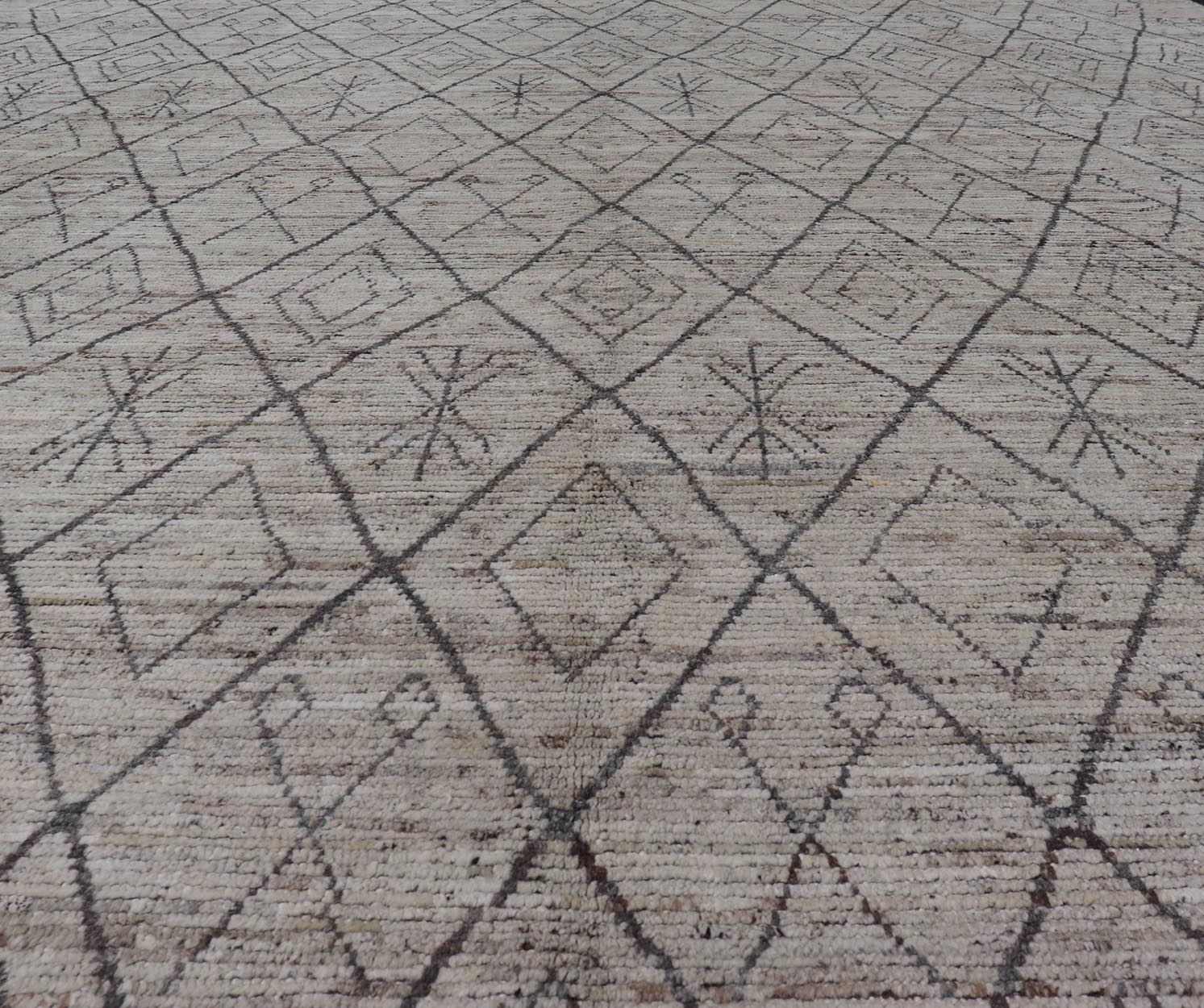 Modern Hand - Knotted Kilim in Wool with All - Over Sub - Geometric Diamond Design This modern casual tribal rug has been hand - knotted. The rug features a modern all - over sub - geometric diamond design, replete with various motifs, the entirety of the ... - Keivan Woven ArtsAFG - 39748 - 19514Rug