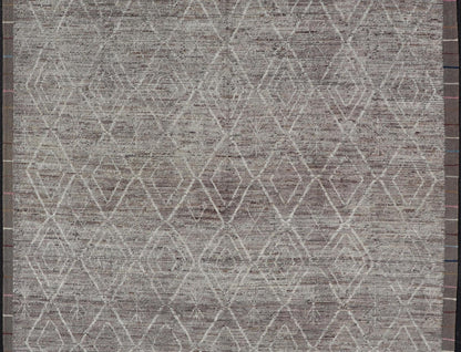 Modern Causal Contemporary Rug in Moroccan Design in Variegated Gray and Cream This modern casual rug has been hand - knotted. The rug features a geometric Moroccan diamond design, replete with various motifs gray and earthy tones; making this ru... - Keivan Woven ArtsAFG - 39771 - 19364Rug