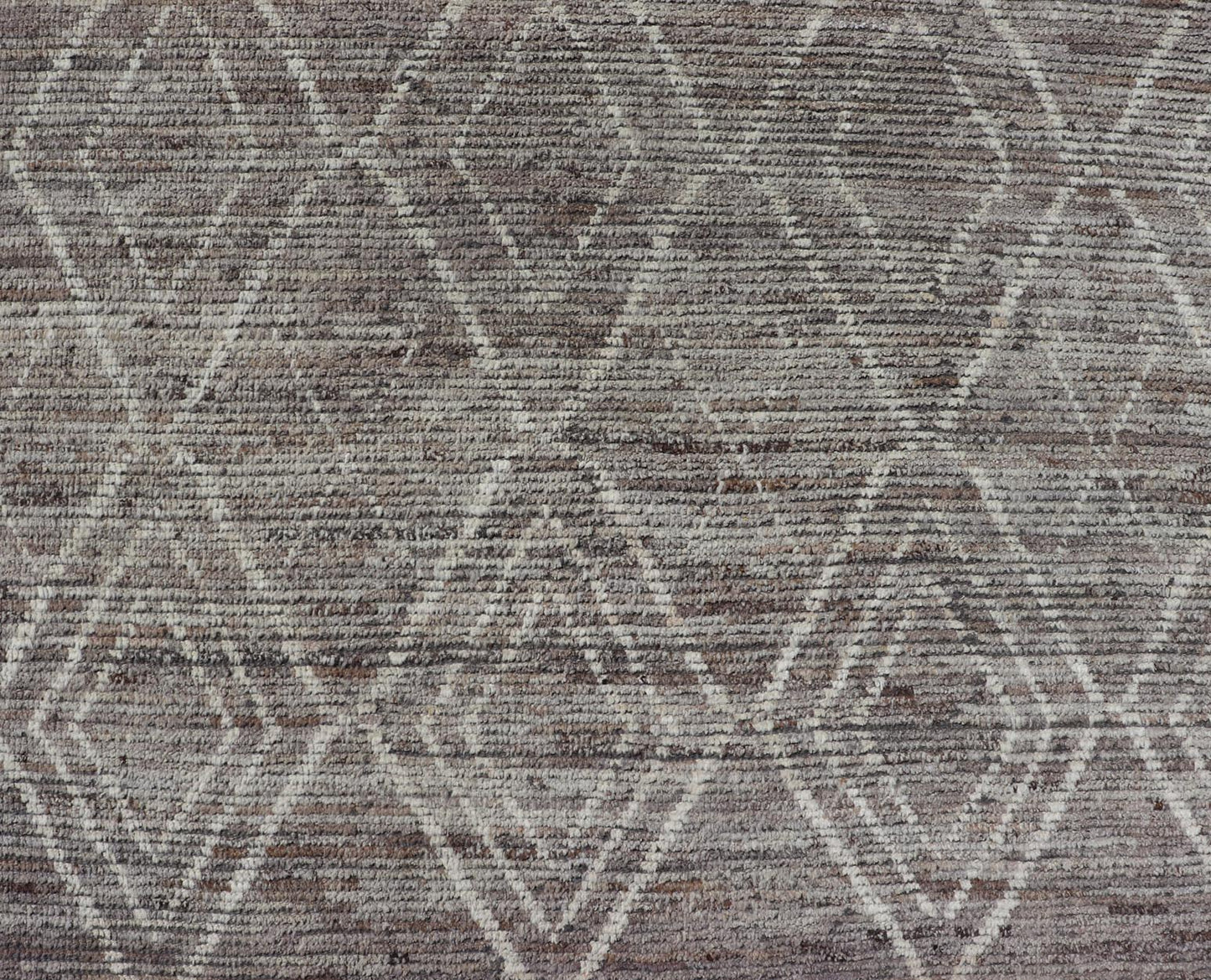 Modern Causal Contemporary Rug in Moroccan Design in Variegated Gray and Cream This modern casual rug has been hand - knotted. The rug features a geometric Moroccan diamond design, replete with various motifs gray and earthy tones; making this ru... - Keivan Woven ArtsAFG - 39771 - 19364Rug