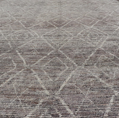 Modern Causal Contemporary Rug in Moroccan Design in Variegated Gray and Cream This modern casual rug has been hand - knotted. The rug features a geometric Moroccan diamond design, replete with various motifs gray and earthy tones; making this ru... - Keivan Woven ArtsAFG - 39771 - 19364Rug
