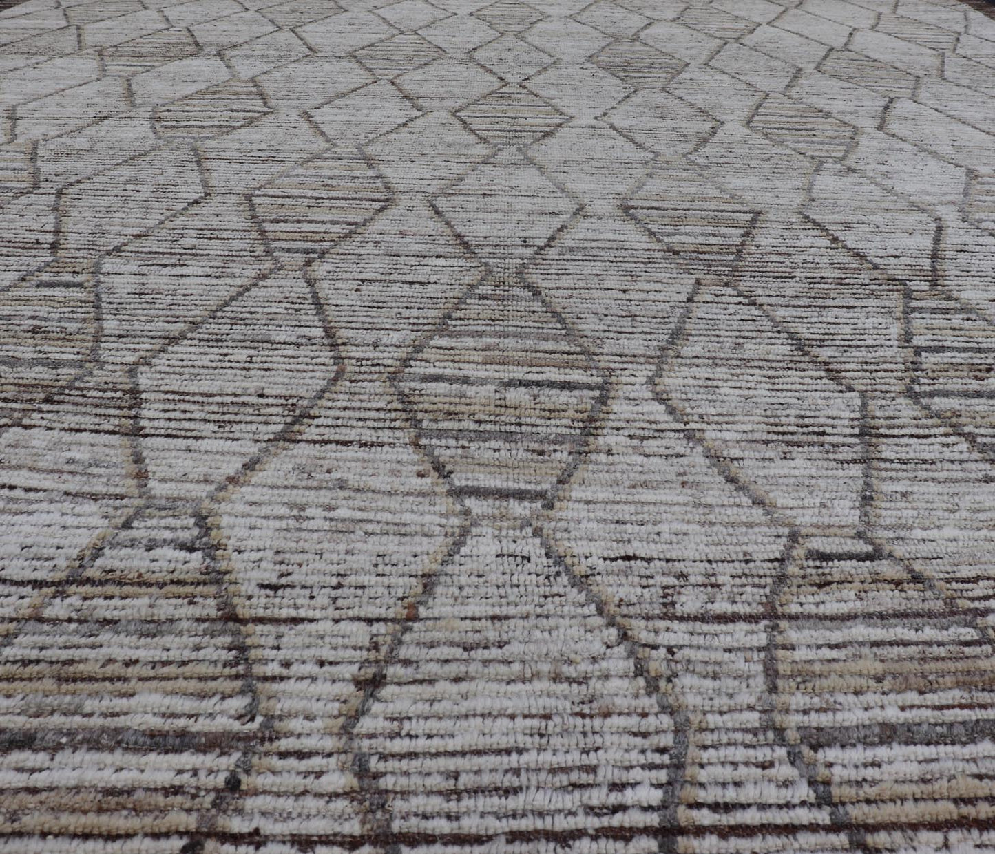 Modern Hand - Knotted Rug in Wool with Sub - Geometric Diamond Design in Earth Tones This modern casual tribal rug has been hand - knotted. The rug features a modern all - over sub - geometric diamond design, rendered in earthy tones, making this rug a s... - Keivan Woven ArtsAFG - 41004 - 19460Rug