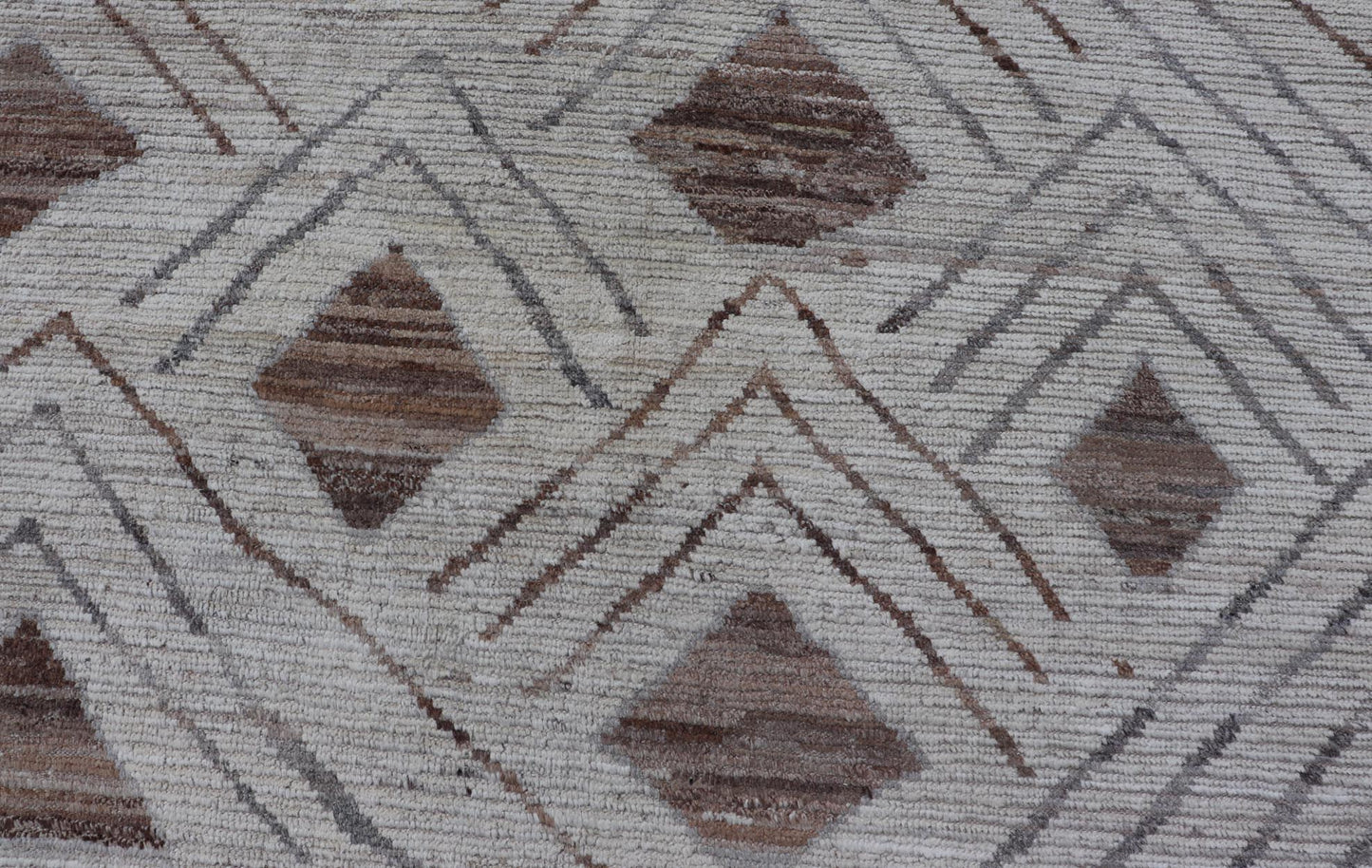 Fine Modern Rug in White & Light Brown Tones with Abstract & Geometric Design. Hand Knotted Modern Casual Sub - Geometric Tribal Design in Neutral Tones. Country of Origin: Afghanistan Keivan Woven Arts; AFG - 58215 Type: Modern Casual Design: Abstr... - Keivan Woven ArtsAFG - 58215 - 21547Rug