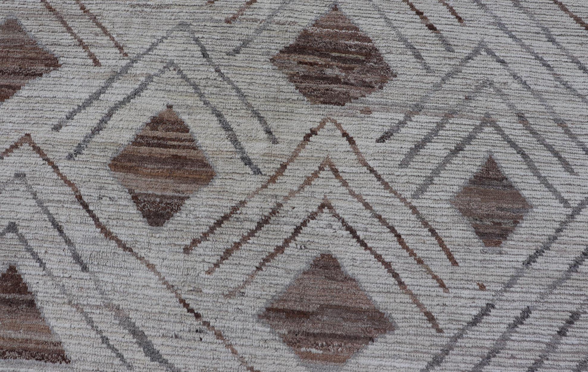 Fine Modern Rug in White & Light Brown Tones with Abstract & Geometric Design. Hand Knotted Modern Casual Sub - Geometric Tribal Design in Neutral Tones. Country of Origin: Afghanistan Keivan Woven Arts; AFG - 58215 Type: Modern Casual Design: Abstr... - Keivan Woven ArtsAFG - 58215 - 21547Rug