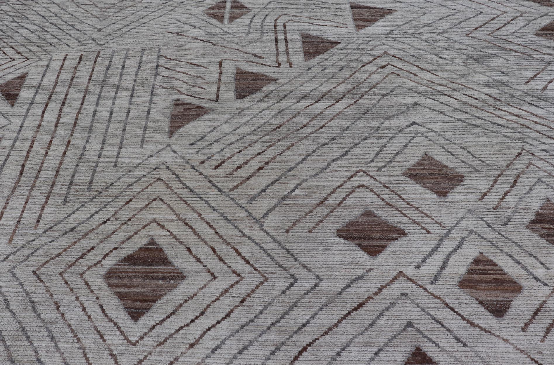 Fine Modern Rug in White & Light Brown Tones with Abstract & Geometric Design. Hand Knotted Modern Casual Sub - Geometric Tribal Design in Neutral Tones. Country of Origin: Afghanistan Keivan Woven Arts; AFG - 58215 Type: Modern Casual Design: Abstr... - Keivan Woven ArtsAFG - 58215 - 21547Rug