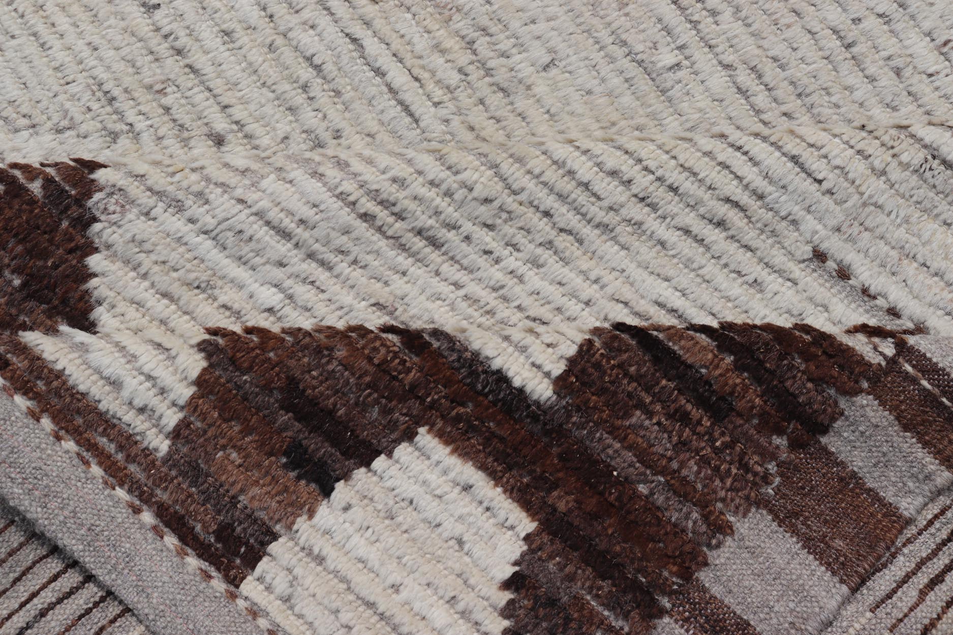 Casual Modern Wool Hand Knotted In Black and White Wool Abstract Modern Design. Keivan Woven Arts / AFG - 64282, country of origin / type: Afghanistan / Piled, condition: new. Measures: 8'8 x 12'3 This new creation of modern casual rug features a... - Keivan Woven ArtsAFG - 64282 - 25104
