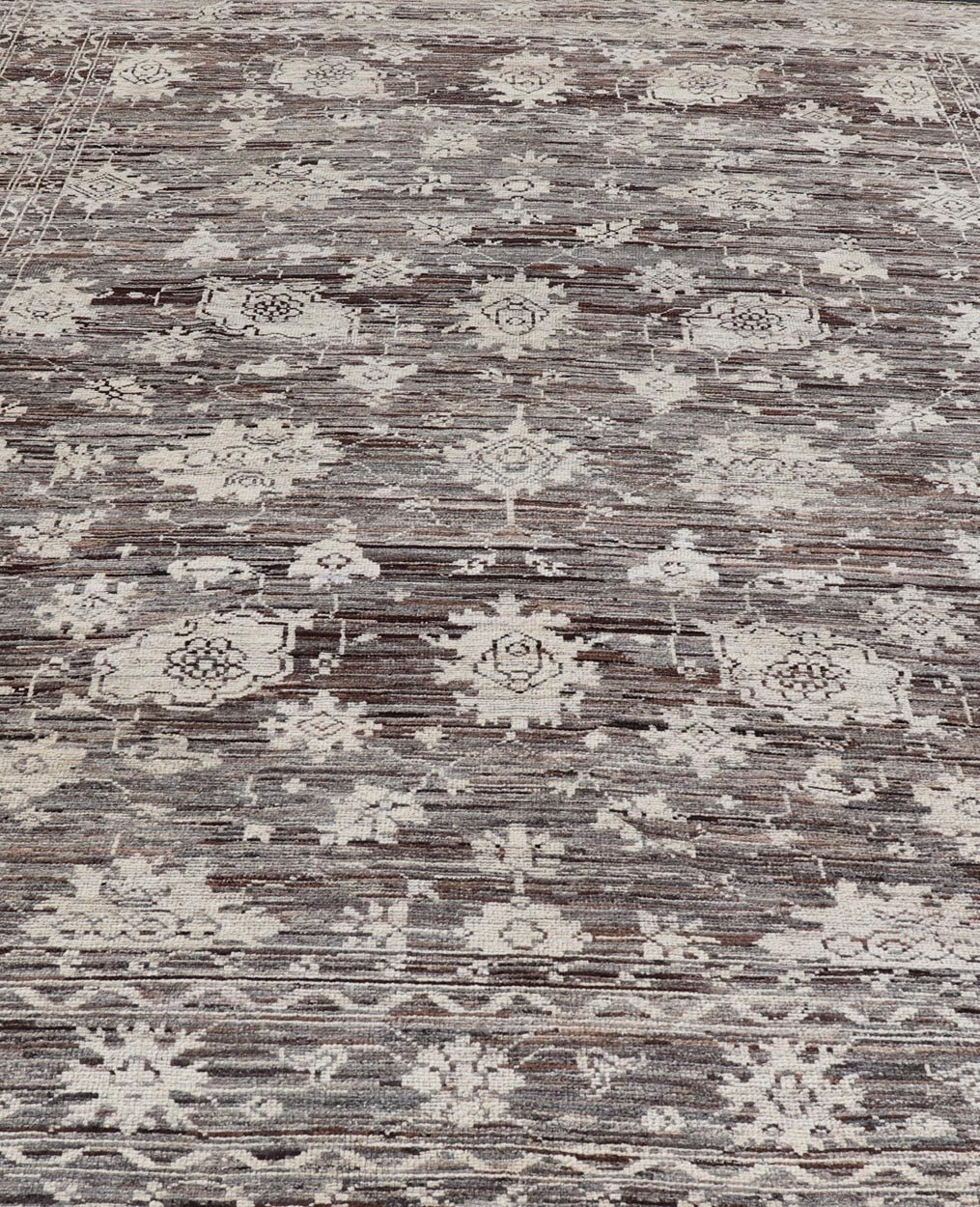 Modern Hand - Knotted Rug in Wool with Sub - Geometric Floral Oushak Design This modern casual rug has been hand - knotted. The rug features a modern sub - geometric Oushak design, replete with various motifs, the rug is rendered in earthy and neutral t... - Keivan Woven ArtsAFGC - 39775 - 17110Rug