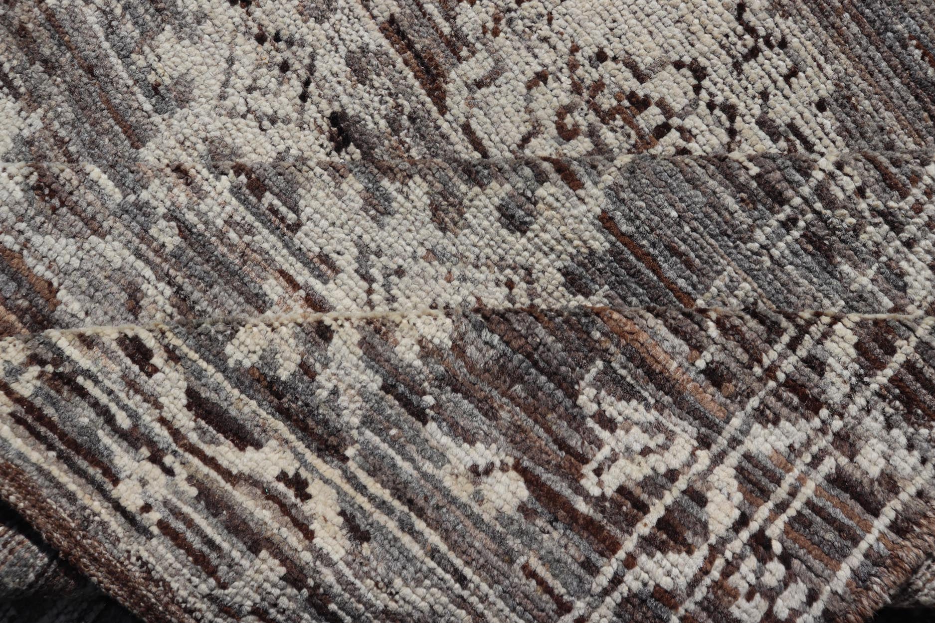 Modern Hand - Knotted Rug in Wool with Sub - Geometric Floral Oushak Design This modern casual rug has been hand - knotted. The rug features a modern sub - geometric Oushak design, replete with various motifs, the rug is rendered in earthy and neutral t... - Keivan Woven ArtsAFGC - 39775 - 17110Rug