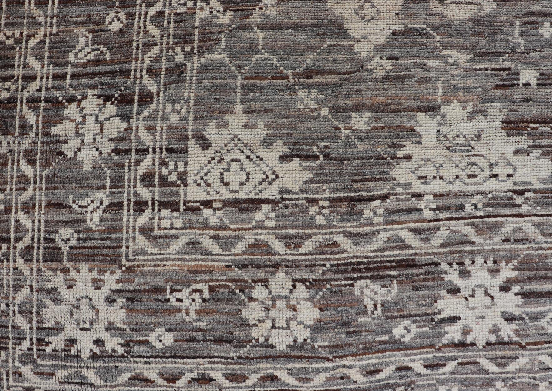 Modern Hand - Knotted Rug in Wool with Sub - Geometric Floral Oushak Design This modern casual rug has been hand - knotted. The rug features a modern sub - geometric Oushak design, replete with various motifs, the rug is rendered in earthy and neutral t... - Keivan Woven ArtsAFGC - 39775 - 17110Rug