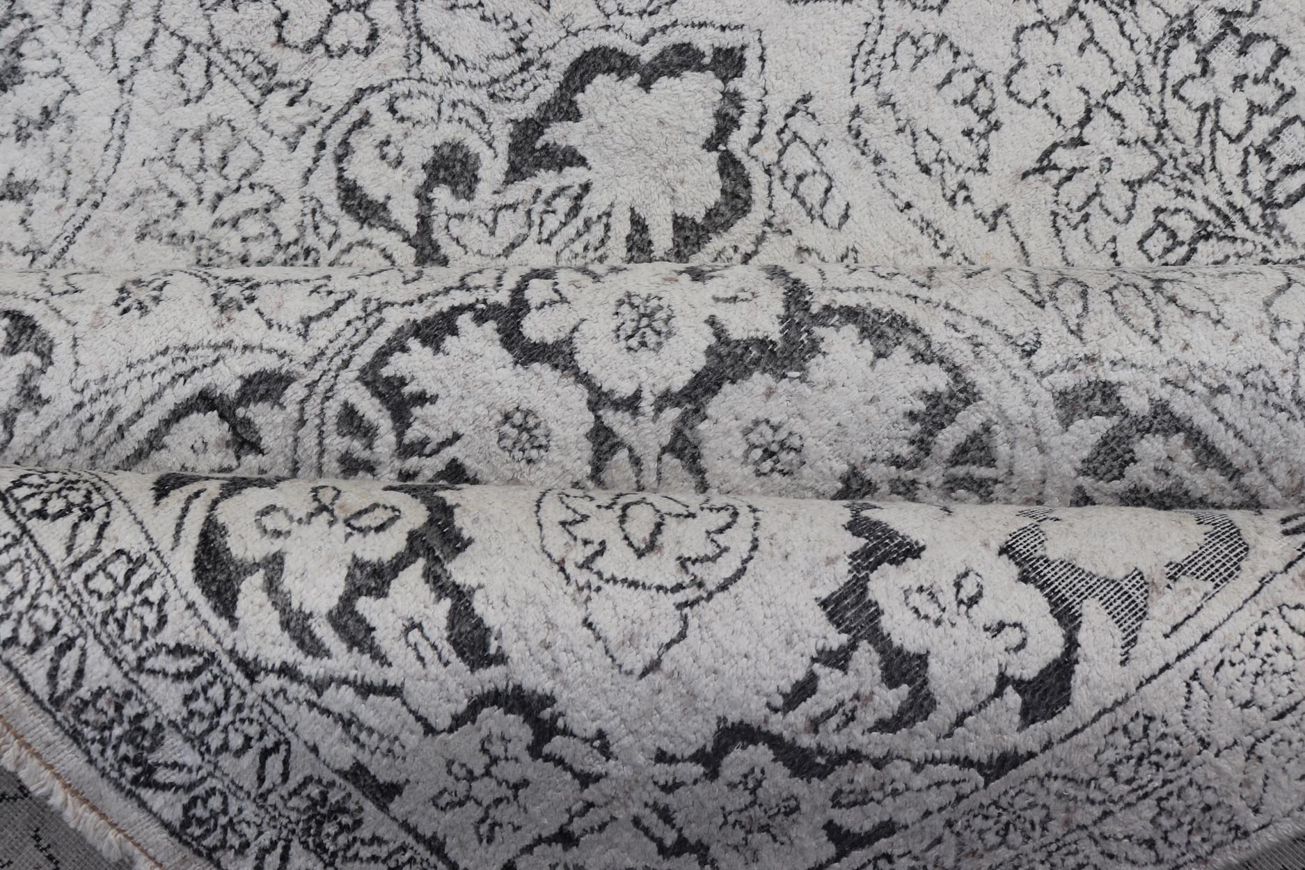 Vintage Sivas Cotton and Silk Rug in White, Gray and Charcoal Measures: 7'1 x 10'3 Sivas rugs are products of the Sivas province in central Turkey. This particular piece is characterized by a palette of cool colors such as light gray and ... - Keivan Woven ArtsAN - 118157 - 20964Rug