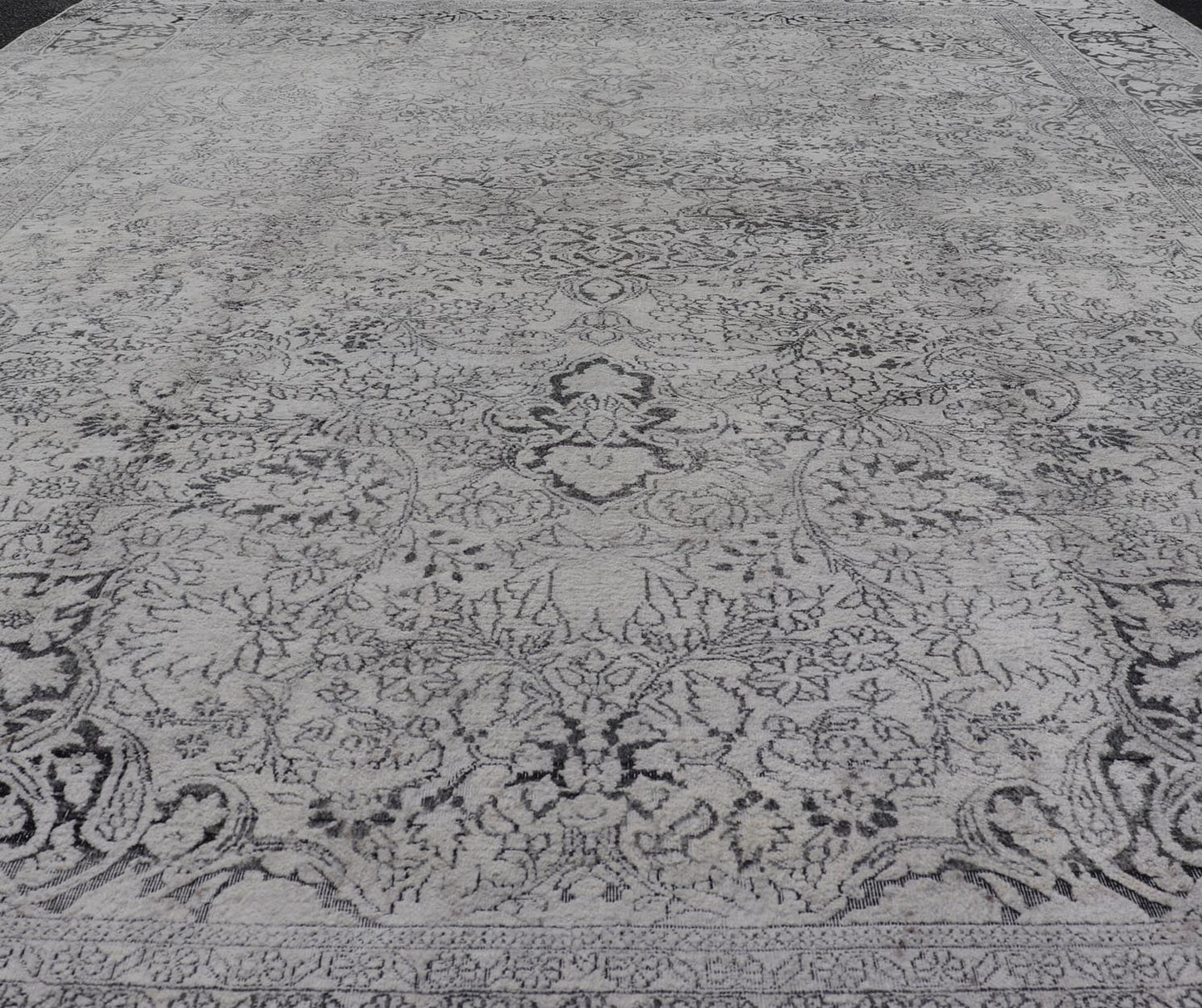Vintage Sivas Cotton and Silk Rug in White, Gray and Charcoal Measures: 7'1 x 10'3 Sivas rugs are products of the Sivas province in central Turkey. This particular piece is characterized by a palette of cool colors such as light gray and ... - Keivan Woven ArtsAN - 118157 - 20964Rug