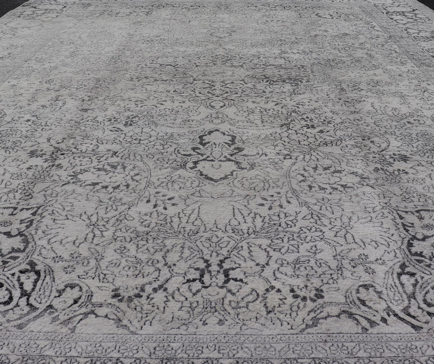 Vintage Sivas Cotton and Silk Rug in White, Gray and Charcoal Measures: 7'1 x 10'3 Sivas rugs are products of the Sivas province in central Turkey. This particular piece is characterized by a palette of cool colors such as light gray and ... - Keivan Woven ArtsAN - 118157 - 20964Rug