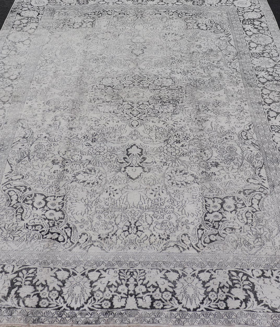 Vintage Sivas Cotton and Silk Rug in White, Gray and Charcoal Measures: 7'1 x 10'3 Sivas rugs are products of the Sivas province in central Turkey. This particular piece is characterized by a palette of cool colors such as light gray and ... - Keivan Woven ArtsAN - 118157 - 20964Rug