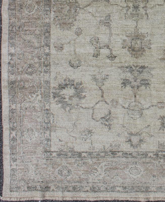 Angora Oushak Turkish Rug By Keivan Woven Arts. rug AN - 125737, Keivan Woven Arts / country of origin / type: Turkey / Angora Oushak. Measures: 6'0 x 8'7 - Keivan Woven ArtsAN - 125737 - 7649Rug