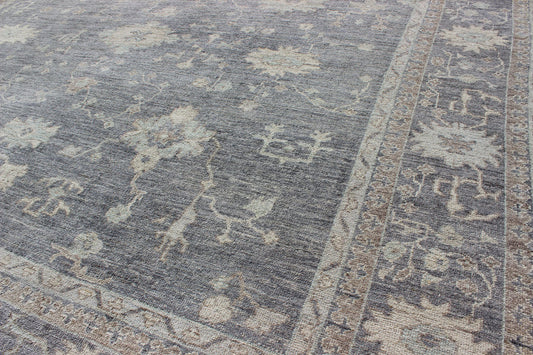 Angora Keivan Woven Arts Oushak Turkish Rug in Shades of Gray and Cream. Keivan Woven Arts rug AN - 126253, country of origin / type: Turkey / Angora Oushak. Measures: 12'5 x 14'7 From our Angora collection, this piece is made with a combination o... - Keivan Woven ArtsAN - 126253 - 7791Rug