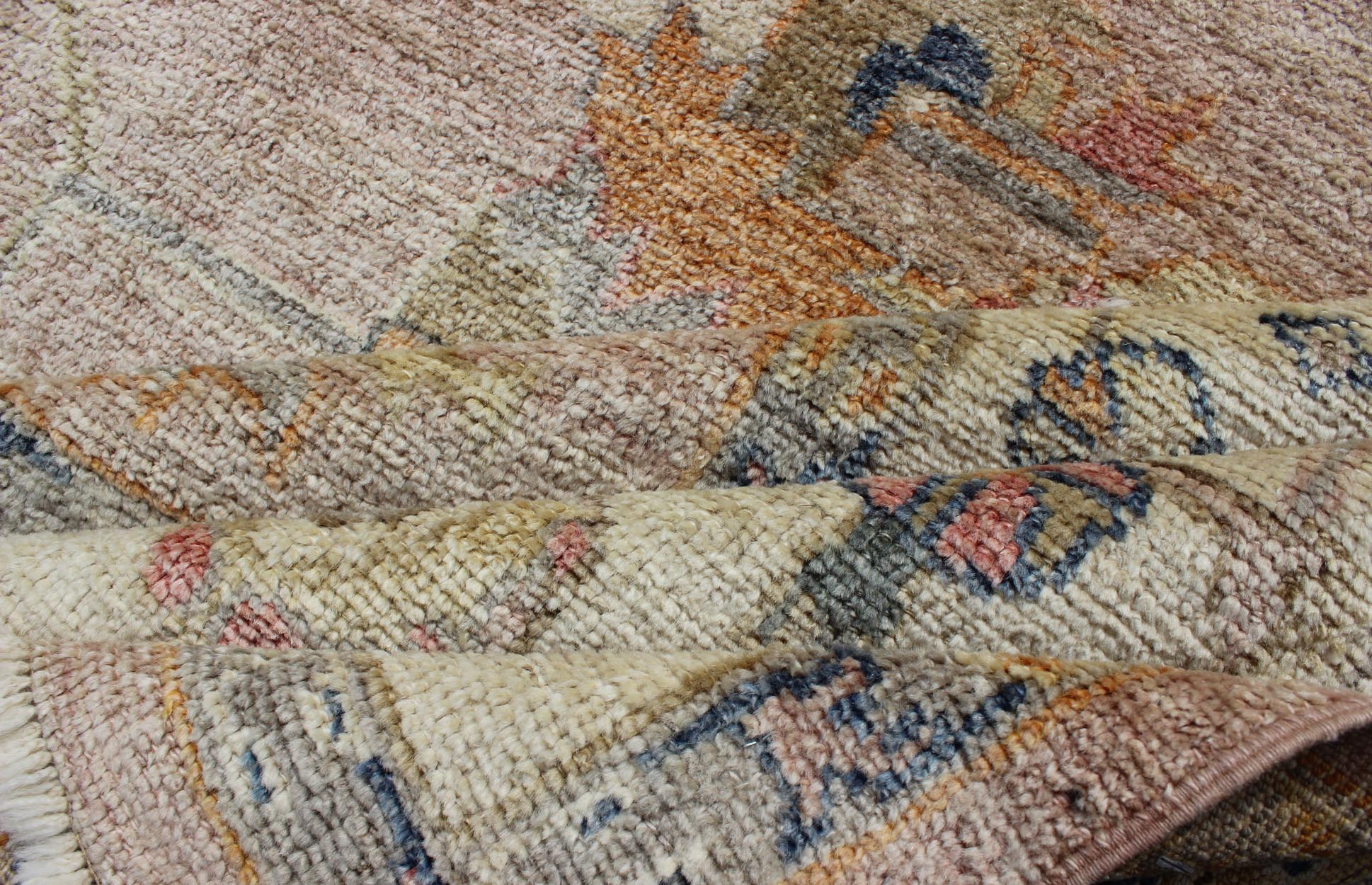 Keivan Woven Arts Angora Turkish Oushak Rug in Dusty Pink and Ivory. Keivan Woven Arts / rug AN - 134565, country of origin / type: Turkey / Angora Oushak. Measures: 10'3 x 13'9 From our Angora collection, this piece is made with a combination of ... - Keivan Woven ArtsAN - 134565 - 10577Rug
