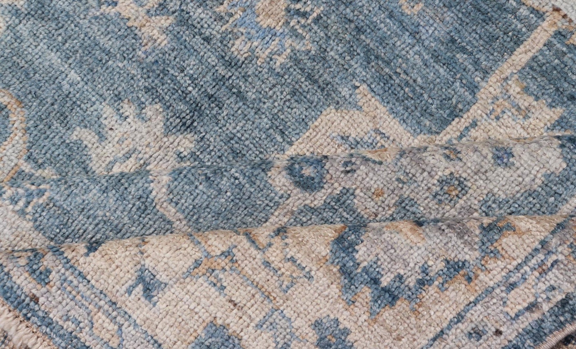 Angora Turkish Oushak Floral Design in Blue, Creams and Mocha Colors This angora Oushak has a unique floral design on top of a faded blue background with a slight cream and mocha undertone. Keivan Woven Arts rug AN - 150778 Measures; 6... - Keivan Woven ArtsAN - 150778 - 19953Rug