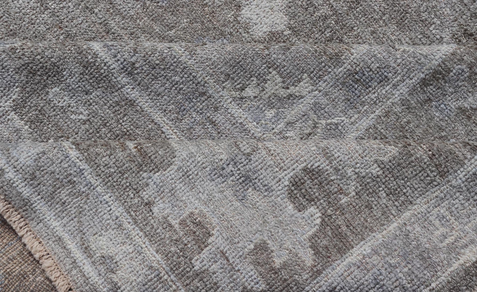 Large Angora Oushak With All - Over Floral Design With Neutral Colors Turkish Angora Large Oushak With All - Over Floral Design. Keivan Woven Arts / rug AN - 151005, country of origin / type: Turkey / Oushak. antique reproduction Ushak, angora Oushak... - Keivan Woven ArtsAN - 151005 - 21385Rug