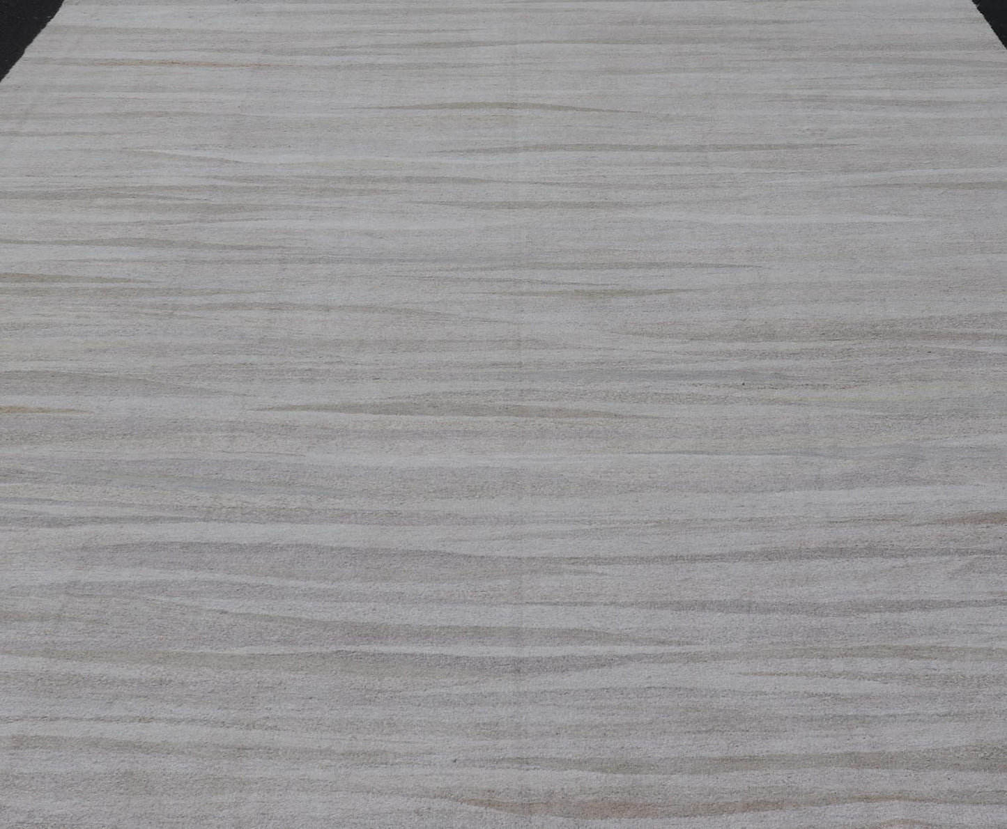 Modern Turkish Flat - Weave with Modern Design in White and Neutral Tones. Keivan Woven Arts / rug AN - 152611 country of origin / type: Turkey / Kilim, circa Early 21th century Measures: 11'2 x 14'1 This flat - weave Kilim from Turkey in white an... - Keivan Woven ArtsAN - 152611 - 24727Rug