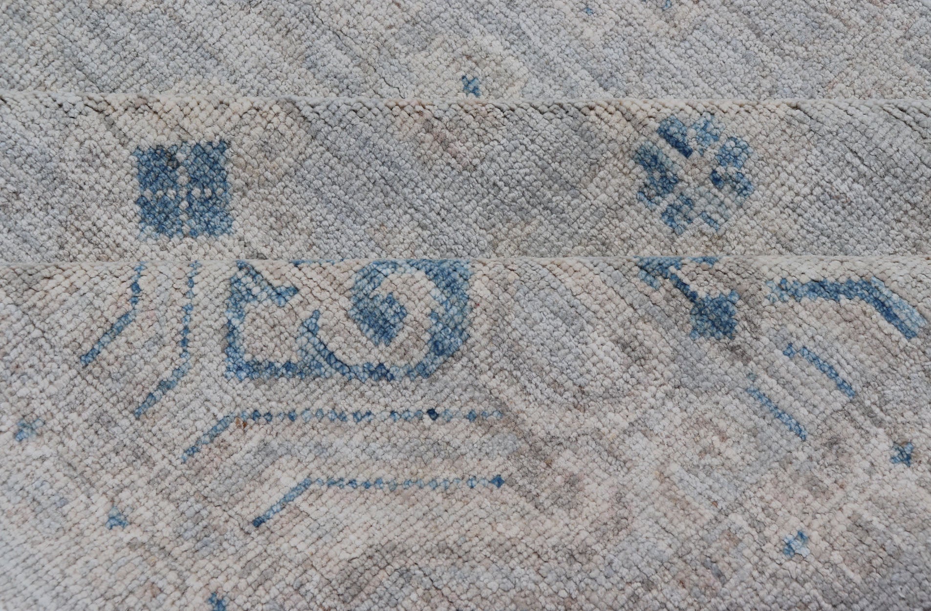 Measures: 8'0 x 10'2 Modern All - Over Floral Oushak with Light Gray Background And Neutral Colors. Keivan Woven Arts rug AWR - 12036 Country of Origin: Afghanistan Type: Oushak Design: Floral, All - Over, Abstract Floral. This Oushak was hand - kno... - Keivan Woven ArtsAWR - 12036 - 23366Rug