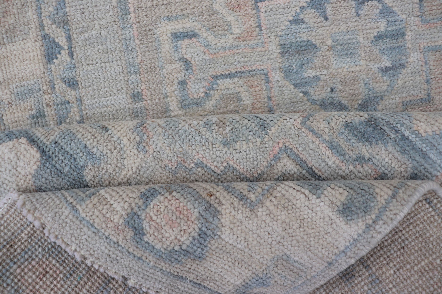 Measures: 2'6 x 4'2 Modern Medallion Oushak with Light Gray Background and Neutral Colors. Keivan Woven Arts rug AWR - 12386 Country of Origin: Afghanistan Type: Oushak Design: Floral, All - Over, Abstract Floral. This Oushak was hand - knotted in... - Keivan Woven ArtsAWR - 12386 - 23264Rug