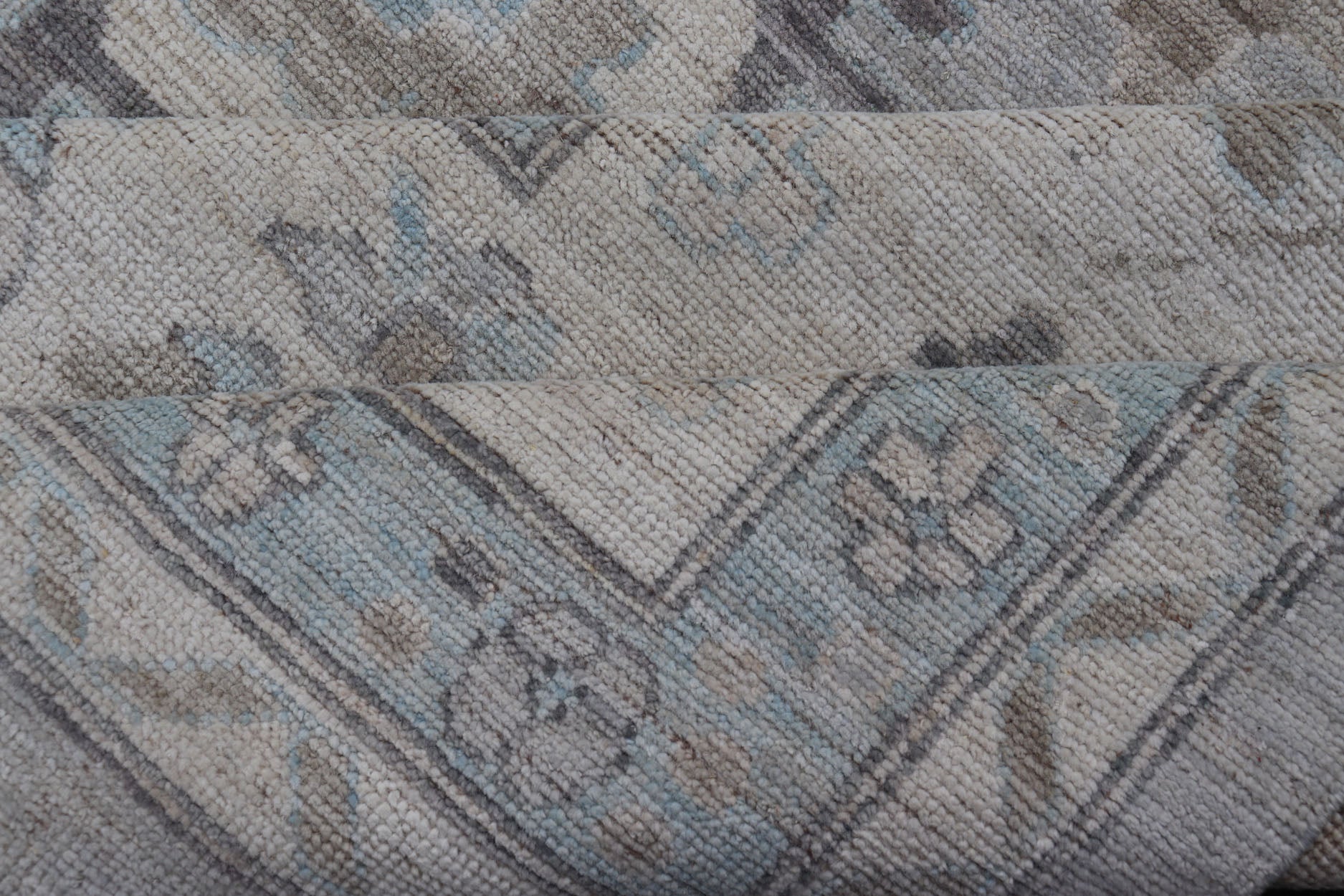 Measures: 13'4 x 19'3 Large Modern Oushak Design in Light Blue, Grey, with Light Cream Background. Keivan Woven Arts; rug AWR - 12521 Country of Origin: Afghanistan Type: Oushak Design: All - Over, Floral. This rustic piece holds charm within a powd... - Keivan Woven ArtsAWR - 12521 - 23402