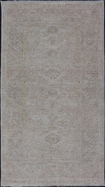 Modern Oushak in Light Gray Background & Blue with All - Over Medallion Motif. Country of Origin: Afghanistan; Type: Oushak; Design: Medallion, Tribal Medallion, All - Over; Keivan Woven Arts: rug AWR - 16786. 21st century. Measures: 2'10 x 5'4 - Keivan Woven ArtsAWR - 16786 - 24450Rug