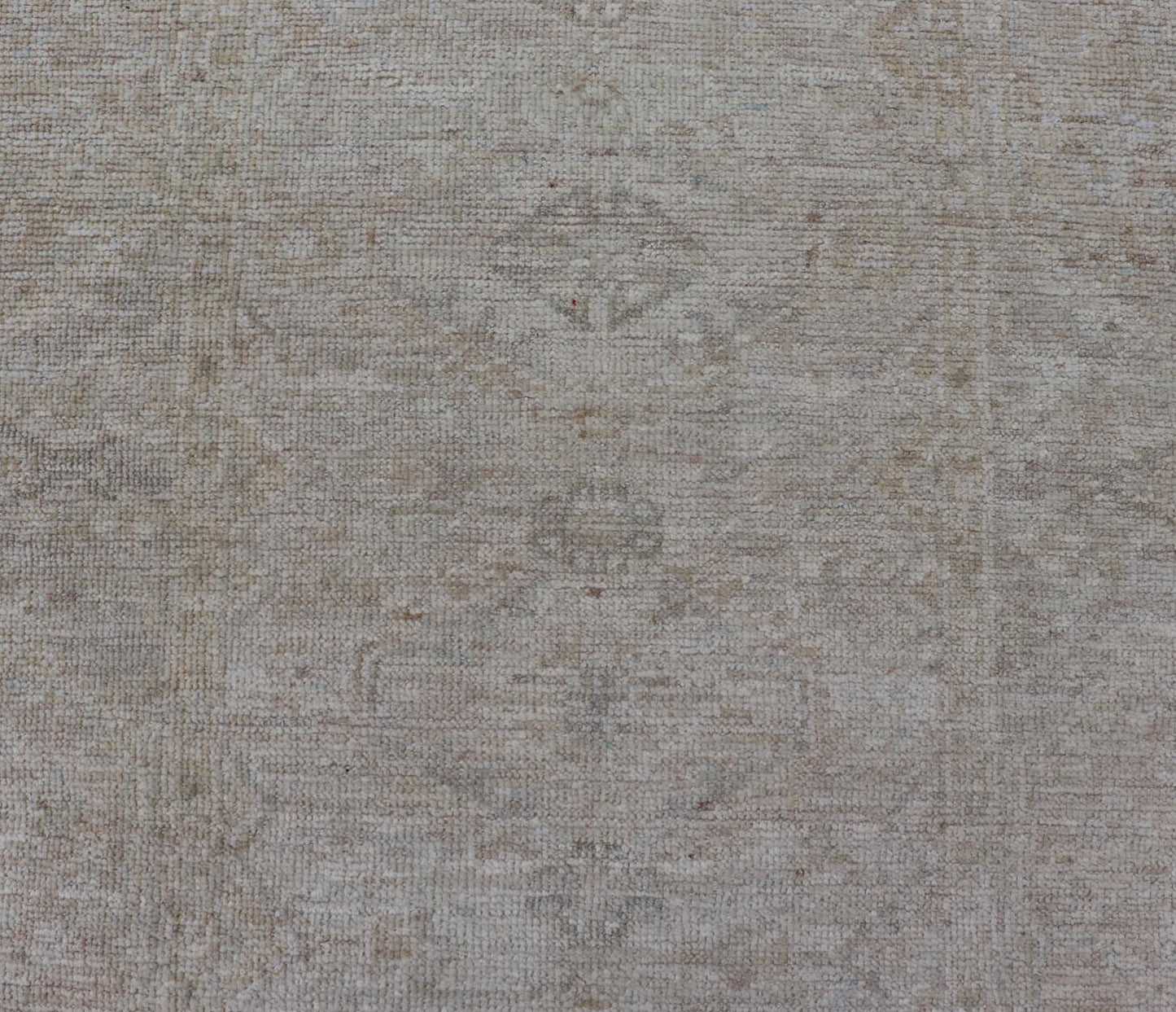 Modern Oushak in Light Gray Background & Blue with All - Over Medallion Motif. Country of Origin: Afghanistan; Type: Oushak; Design: Medallion, Tribal Medallion, All - Over; Keivan Woven Arts: rug AWR - 16786. 21st century. Measures: 2'10 x 5'4 - Keivan Woven ArtsAWR - 16786 - 24450Rugs