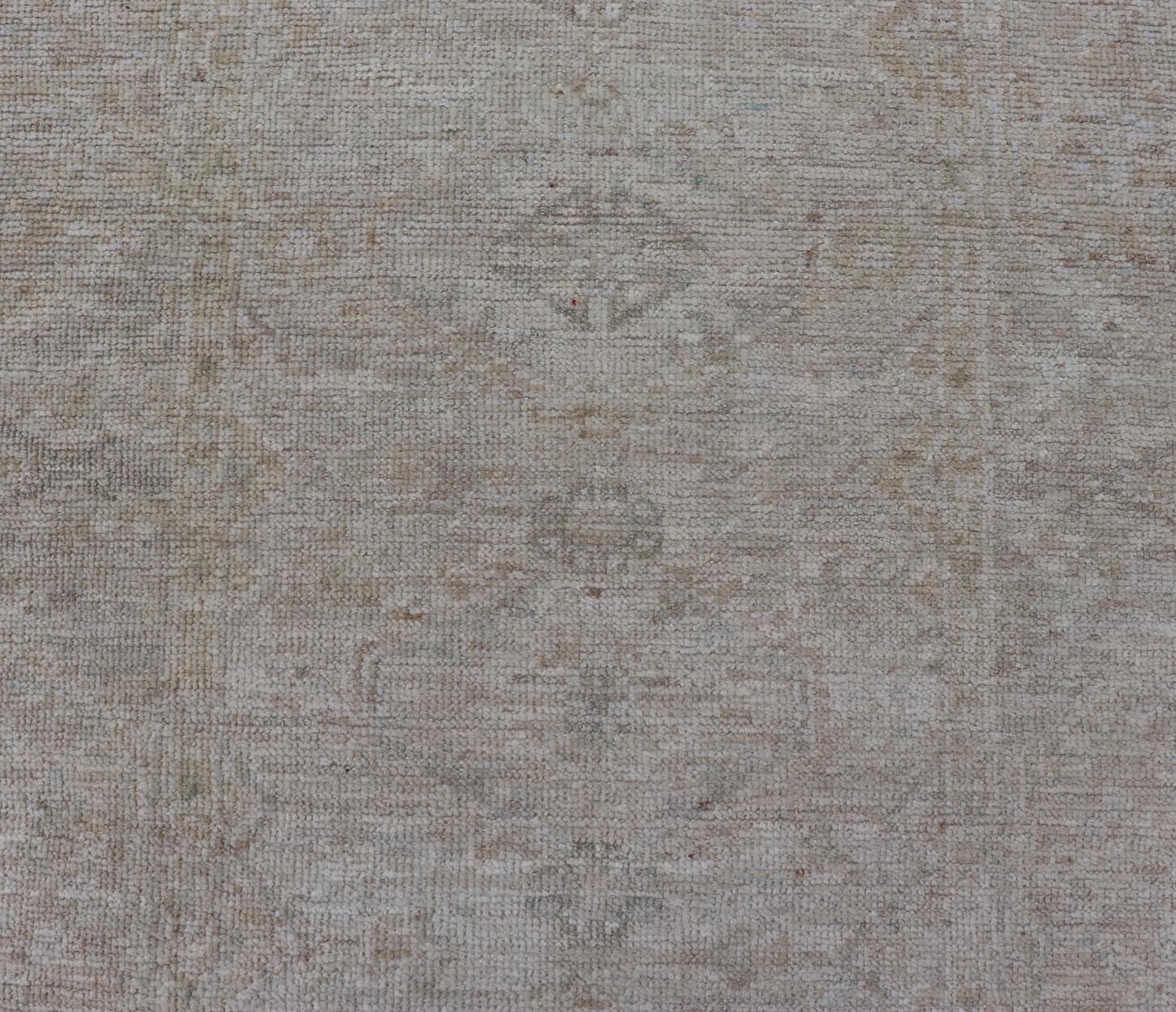 Modern Oushak in Light Gray Background & Blue with All - Over Medallion Motif. Country of Origin: Afghanistan; Type: Oushak; Design: Medallion, Tribal Medallion, All - Over; Keivan Woven Arts: rug AWR - 16786. 21st century. Measures: 2'10 x 5'4 - Keivan Woven ArtsAWR - 16786 - 24450Rugs