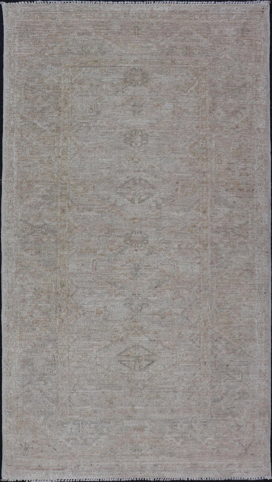 Modern Oushak in Light Gray Background & Blue with All - Over Medallion Motif. Country of Origin: Afghanistan; Type: Oushak; Design: Medallion, Tribal Medallion, All - Over; Keivan Woven Arts: rug AWR - 16786. 21st century. Measures: 2'10 x 5'4 - Keivan Woven ArtsAWR - 16786 - 24450Rugs