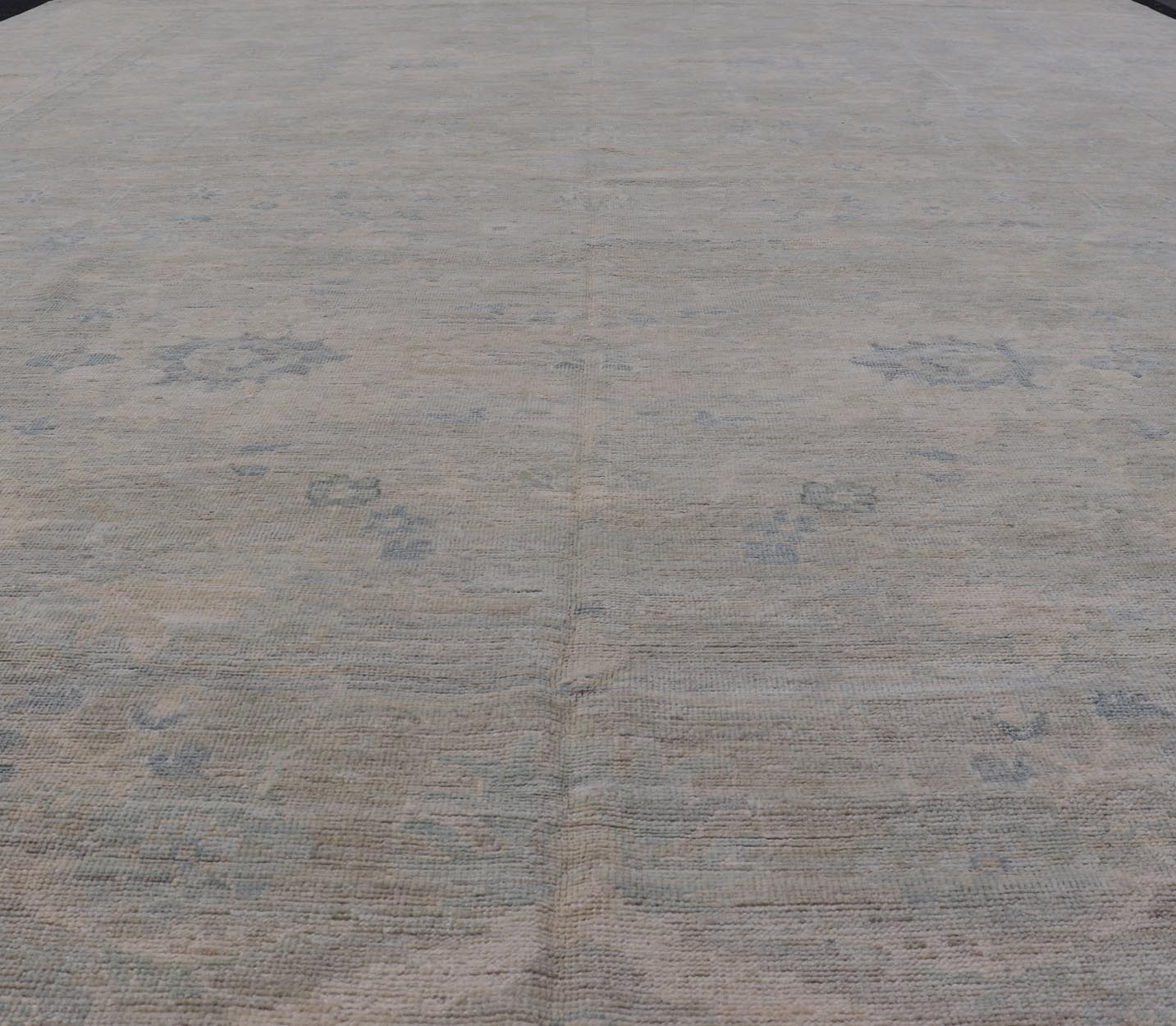 Modern All - Over Floral Oushak with Light Gray Background and Neutral Colors. Keivan Woven Arts / rug AWR - 17114 Country of Origin: Afghanistan Type: Oushak Design: Floral, All - Over, Abstract Floral. Measures: 12'3 x 18'0 This Oushak was hand - knot... - Keivan Woven ArtsAWR - 17114 - 24988Rug
