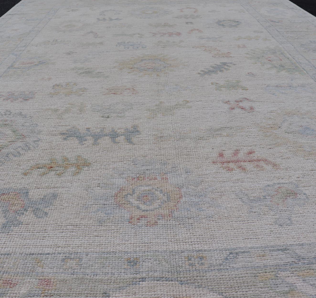 Large Oushak Rug with Floral Motifs & Muted Colorful Tones on Neutral Background. Keivan Woven Arts; rug AWR - 17881 Country of Origin: Afghanistan Type: Oushak Design. Measures: 5'10 x 9'1 This large Oushak has a border and background that are co... - Keivan Woven ArtsAWR - 17881 - 24916Rug