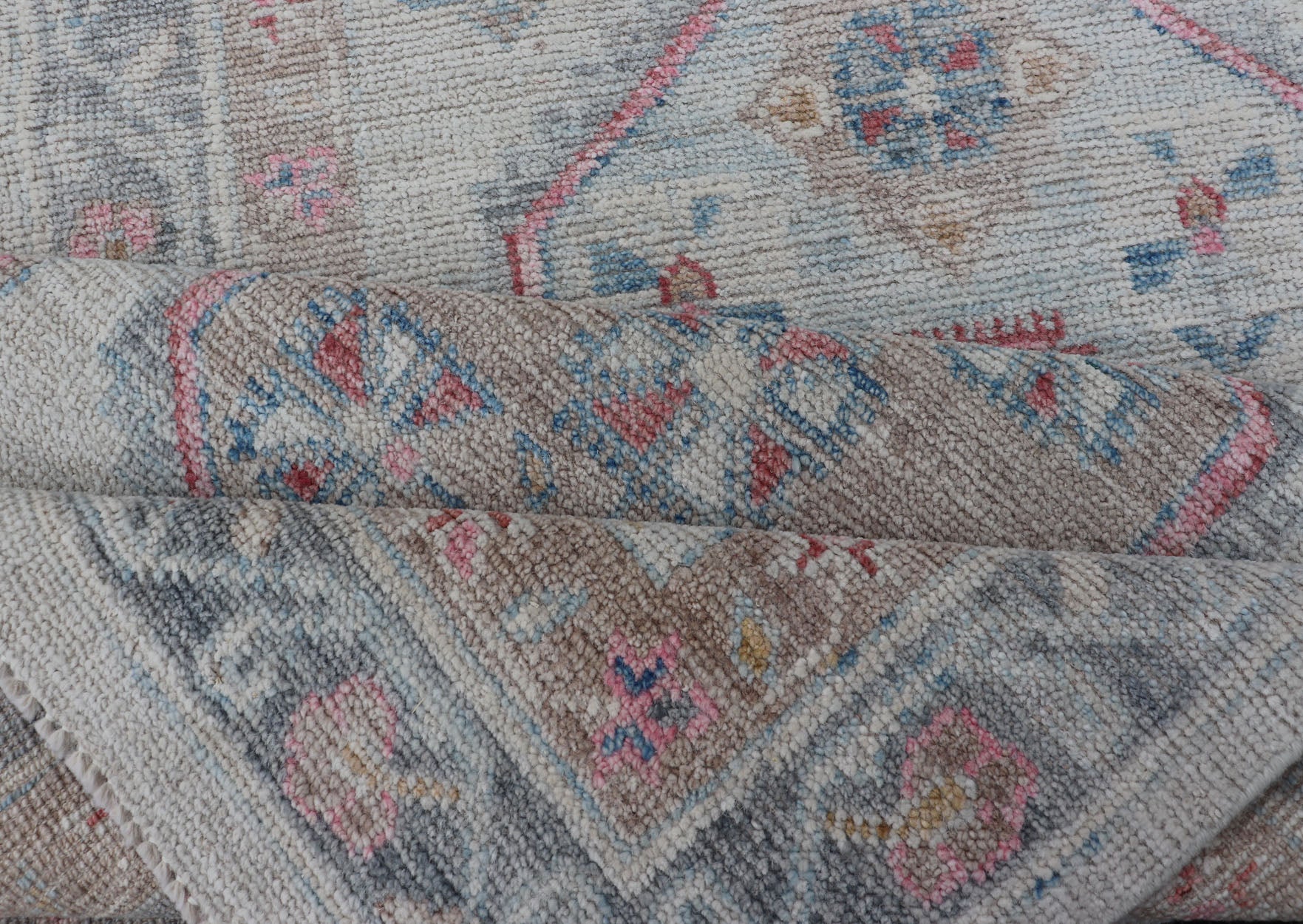 Modern Oushak Runner With Cream Background and Floral Medallions Modern Oushak Runner With Cream Background and Floral Medallions Keivan Woven Arts; rug AWR - 4039 Country of Origin: Afghanistan Type: Oushak Circa 2010 Measures: 2'8 x 8'2 ... - Keivan Woven ArtsAWR - 4039 - 15486Rug