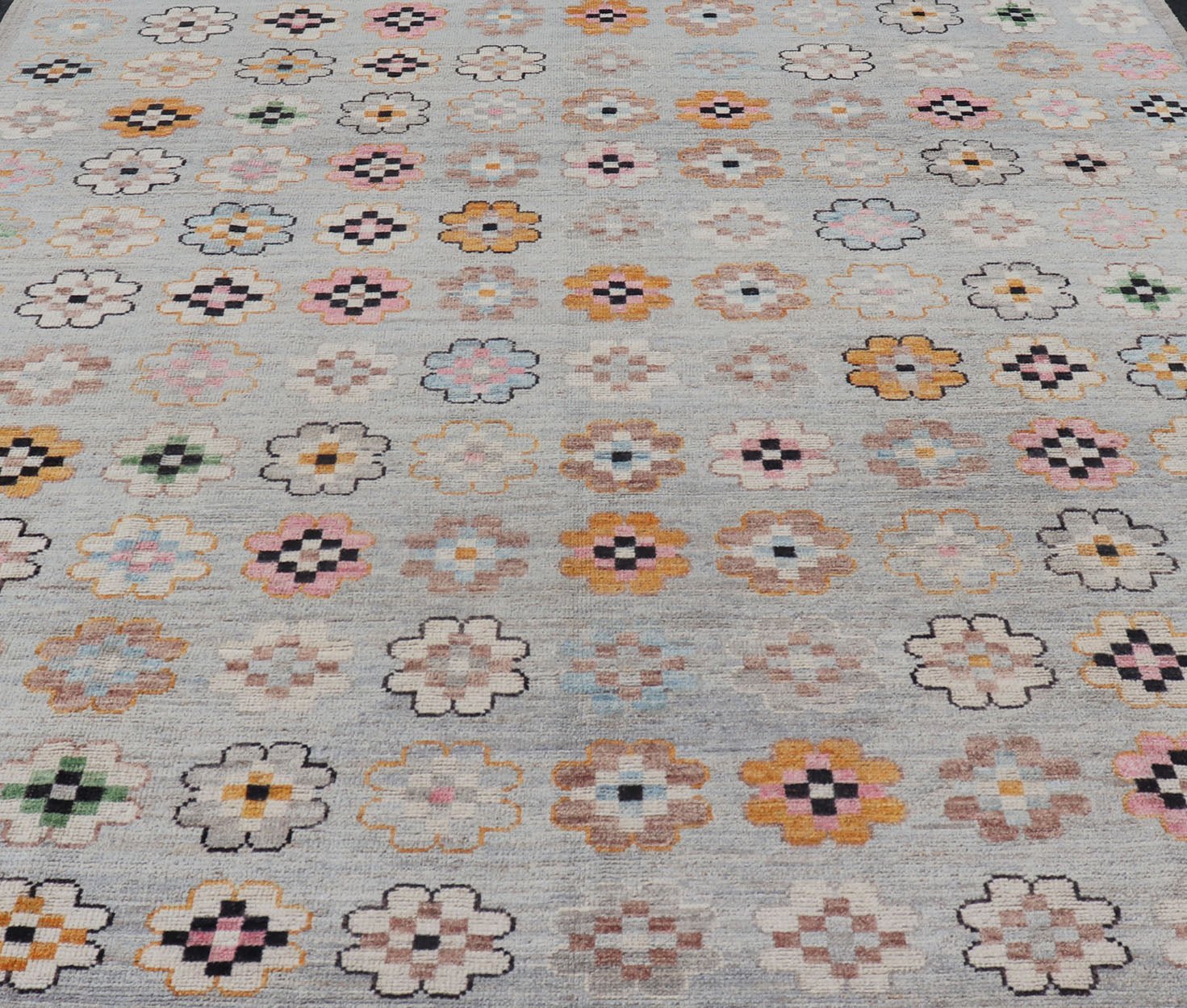 Modern Hand - Knotted Rug in Wool with Modern All - Over Flower Design On A Light Gray Field. Keivan Woven Arts; rug AWR - 4995, country of origin / type: Afghanistan / Modern Casual, circa Early - 21th Century. Measures: 9'9 x 11'6 This modern c... - Keivan Woven ArtsAWR - 4995 - 17142Rug