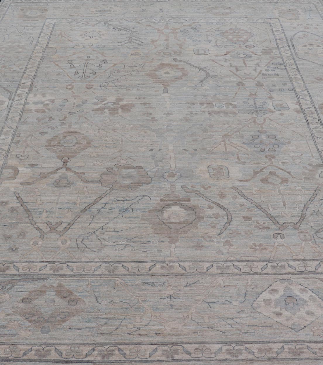 Modern Oushak Rug in Light Color Background with All - Over Tribal Motifs Country of Origin: Afghanistan; Type: Oushak; Design: Medallion, Tribal Medallion, All - Over; Keivan Woven Arts: rug AWR - 8470. 21st Century Measures: 9'8 x 13'6 Th... - Keivan Woven ArtsAWR - 8470 - 21281Rug