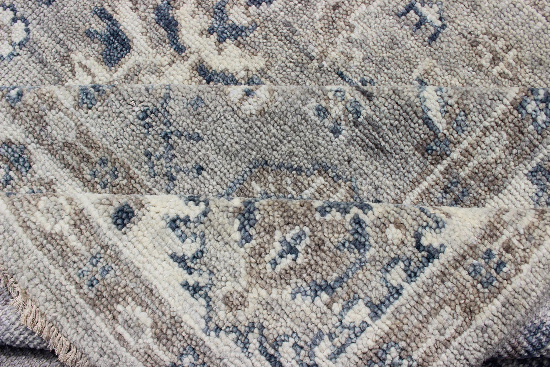 Hand - Knotted Indian Wool Oushak Rug in Cool Neutral Tones Measures 8'0 x 9'9 Country of Origin: India; Type: Oushak; Design: All - Over, Floral, Oushak Floral; Keivan Woven Arts: rug BDH - 760136 - HP - 96; Hand - Knotted Indian Wool Oushak Rug i... - Keivan Woven ArtsBDH - 760136 - HP - 96 - 13418Rug