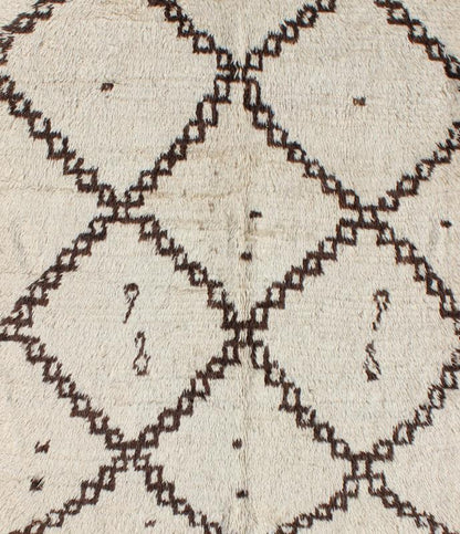White Background Mid - Century Moroccan Azilal Rug with Brown Diamond Design Measures: 4'10'' x 7'0''. This graphic handwoven, tribal Beni Ourain rug features an all - over design of large, interconnected diamond shapes, some of which host tribal... - Keivan Woven ArtsBDS - 136623 - 7283Rug