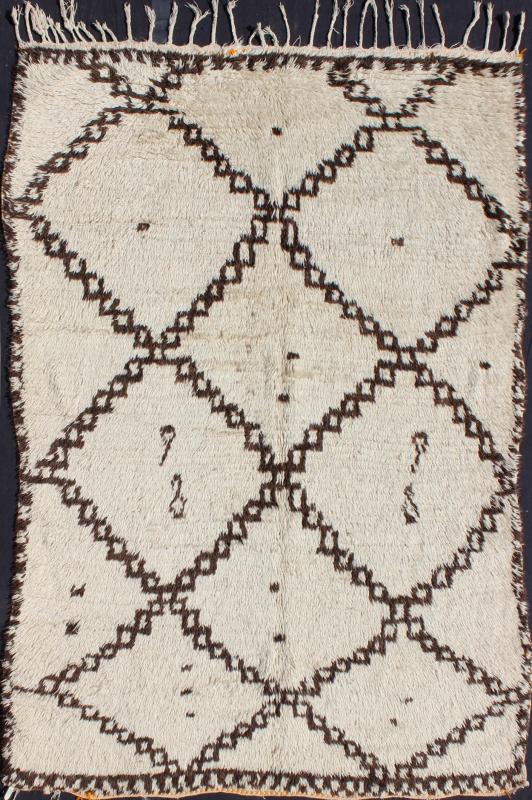 White Background Mid - Century Moroccan Azilal Rug with Brown Diamond Design Measures: 4'10'' x 7'0''. This graphic handwoven, tribal Beni Ourain rug features an all - over design of large, interconnected diamond shapes, some of which host tribal... - Keivan Woven ArtsBDS - 136623 - 7283