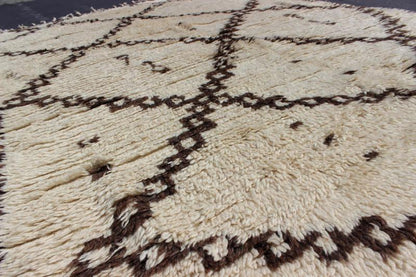 White Background Mid - Century Moroccan Azilal Rug with Brown Diamond Design Measures: 4'10'' x 7'0''. This graphic handwoven, tribal Beni Ourain rug features an all - over design of large, interconnected diamond shapes, some of which host tribal... - Keivan Woven ArtsBDS - 136623 - 7283Rug