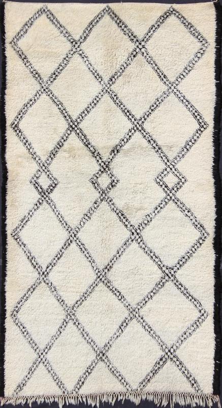 Large White Background Vintage Beni Ourain Moroccan Rug with Charcoal Diamonds Measures: 6'6'' x 11'0''. This graphic handwoven, tribal Beni Ourain rug features an all - over design of large, interconnected diamond shapes; three of which stand ... - Keivan Woven ArtsBDS - 136630 - 7291Rug