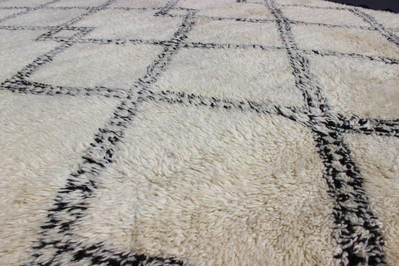 Large White Background Vintage Beni Ourain Moroccan Rug with Charcoal Diamonds Measures: 6'6'' x 11'0''. This graphic handwoven, tribal Beni Ourain rug features an all - over design of large, interconnected diamond shapes; three of which stand ... - Keivan Woven ArtsBDS - 136630 - 7291Rug