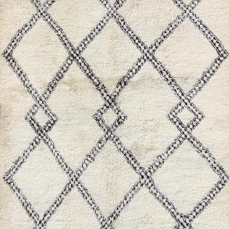 Large White Background Vintage Beni Ourain Moroccan Rug with Charcoal Diamonds Measures: 6'6'' x 11'0''. This graphic handwoven, tribal Beni Ourain rug features an all - over design of large, interconnected diamond shapes; three of which stand ... - Keivan Woven ArtsBDS - 136630 - 7291Rug