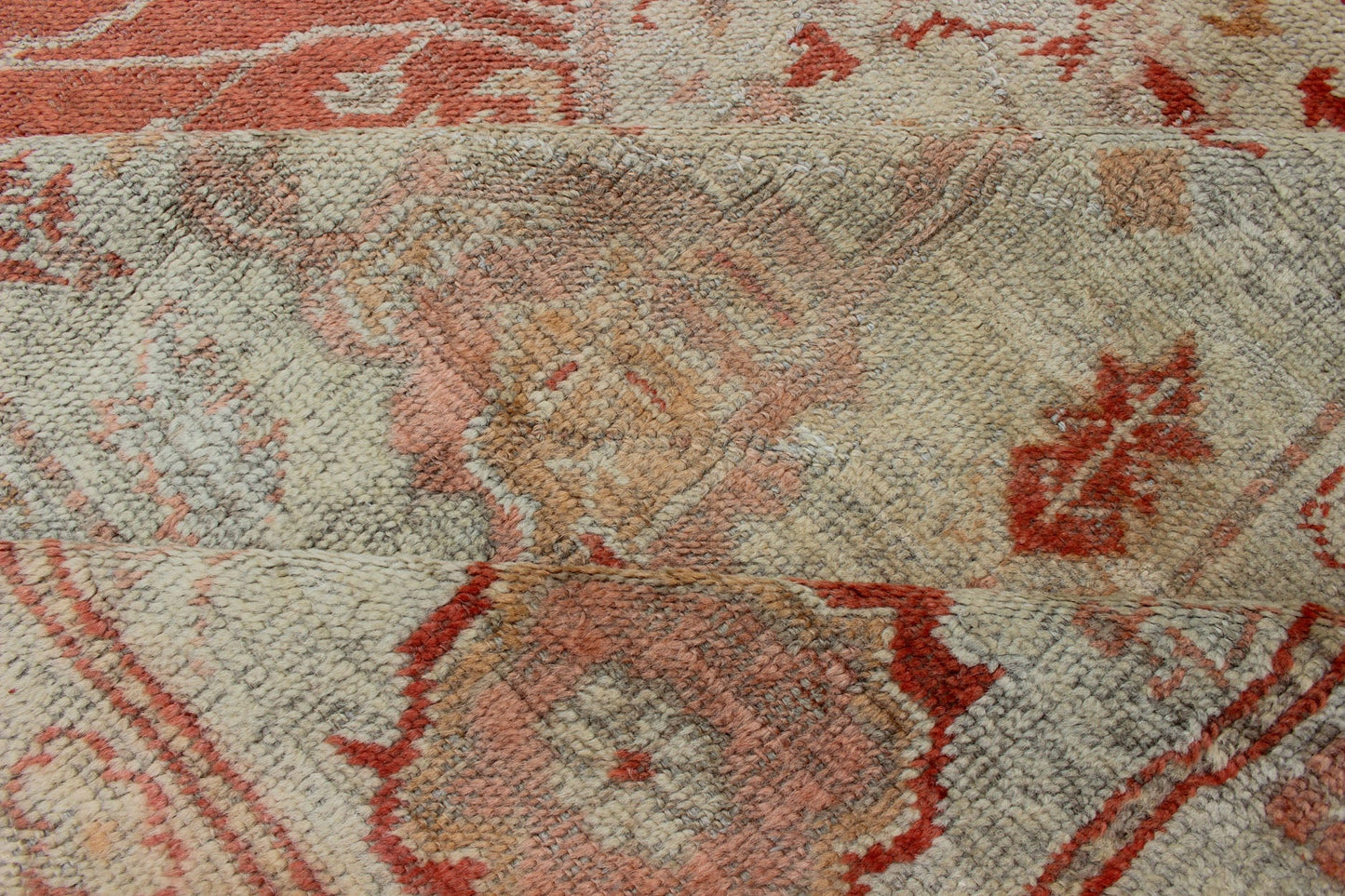 Antique Turkish Oushak Carpet With Medallion In Cream and Soft Orange. Keivan Woven Arts / Rug / BHR - 3 / country of origin / type: Turkey / Oushak, circa 1900. Antique oushak, Turkish oushak Measures: 9.1 x 12.6. This beautiful rug from early 20t... - Keivan Woven ArtsBHR - 3 - 4778Rug