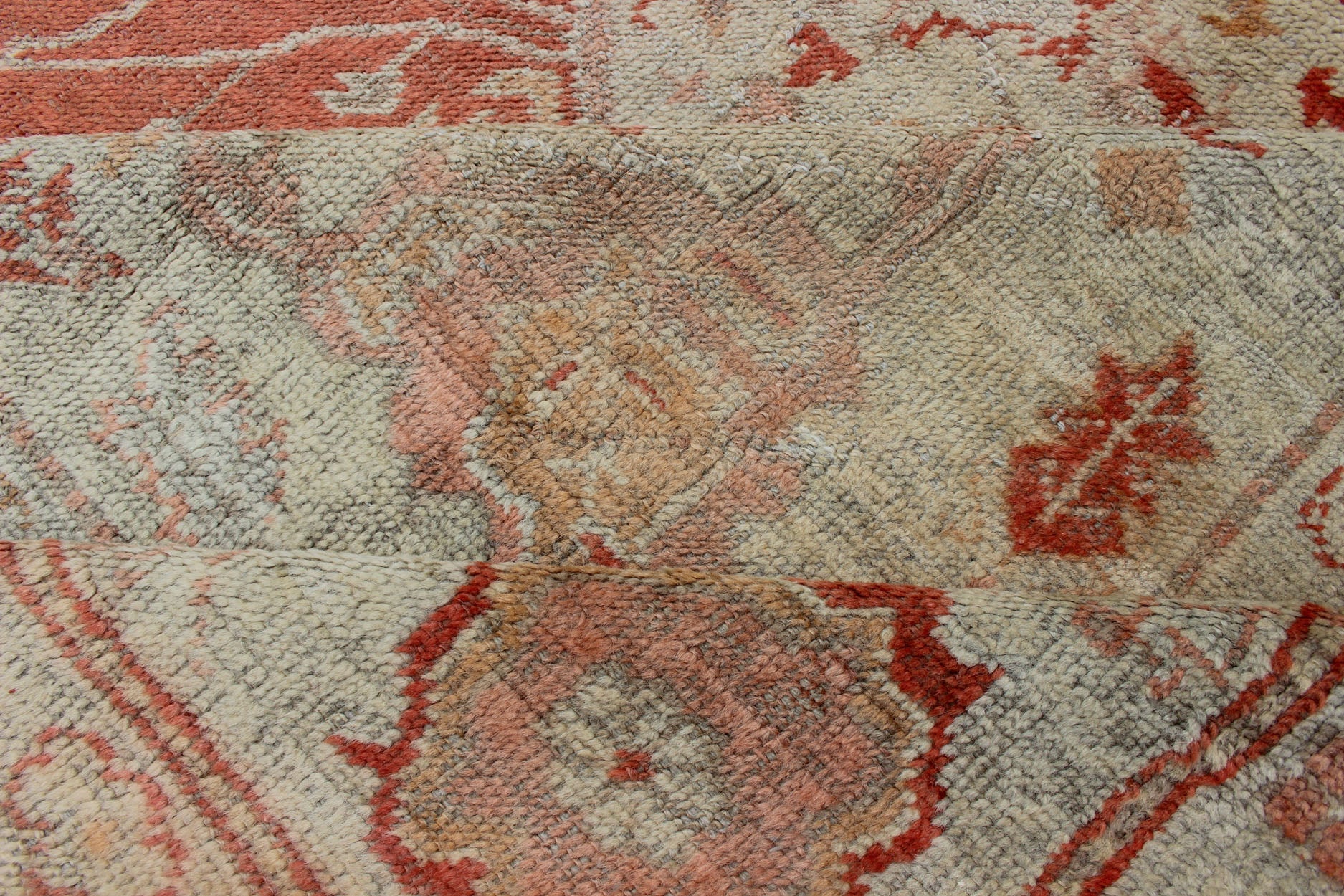 Antique Turkish Oushak Carpet With Medallion In Cream and Soft Orange. Keivan Woven Arts / Rug / BHR - 3 / country of origin / type: Turkey / Oushak, circa 1900. Antique oushak, Turkish oushak Measures: 9.1 x 12.6. This beautiful rug from early 20t... - Keivan Woven ArtsBHR - 3 - 4778Rug