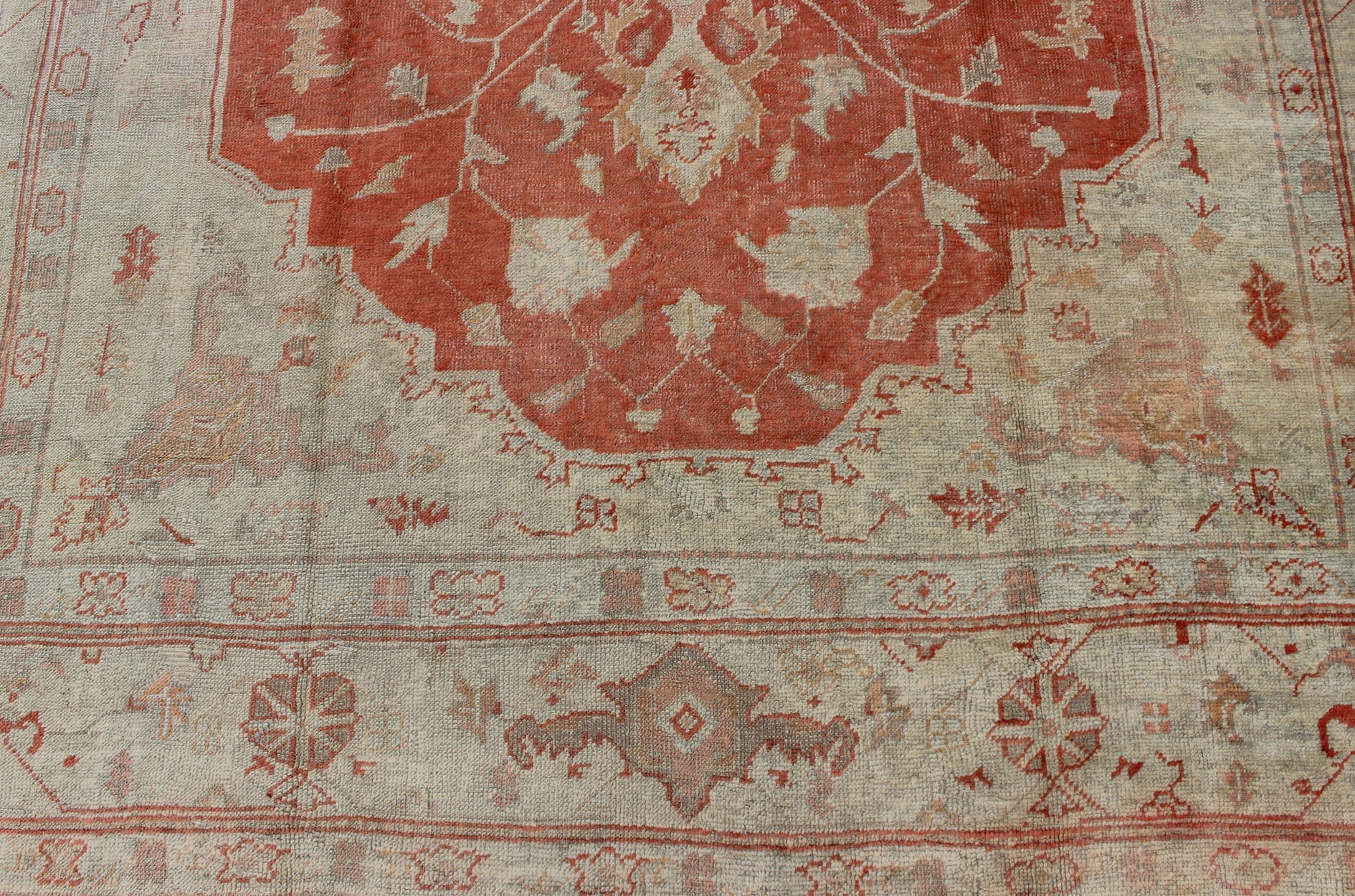 Antique Turkish Oushak Carpet With Medallion In Cream and Soft Orange. Keivan Woven Arts / Rug / BHR - 3 / country of origin / type: Turkey / Oushak, circa 1900. Antique oushak, Turkish oushak Measures: 9.1 x 12.6. This beautiful rug from early 20t... - Keivan Woven ArtsBHR - 3 - 4778Rug