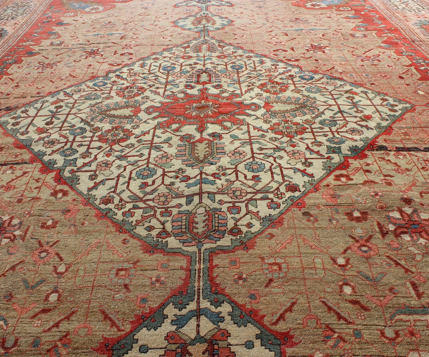 Antique Persian Feraghan Sarouk Fine Rug in variegated tones Antique Persian Sarouk Feraghan rug, Keivan Woven Arts / rug C - 0921, country of origin / type: Iran / Feraghan Sarouk, Sarouk Feraghan , circa 1890. Measures: 8'6 x 12'2 ... - Keivan Woven ArtsC - 0921 - 637Rug