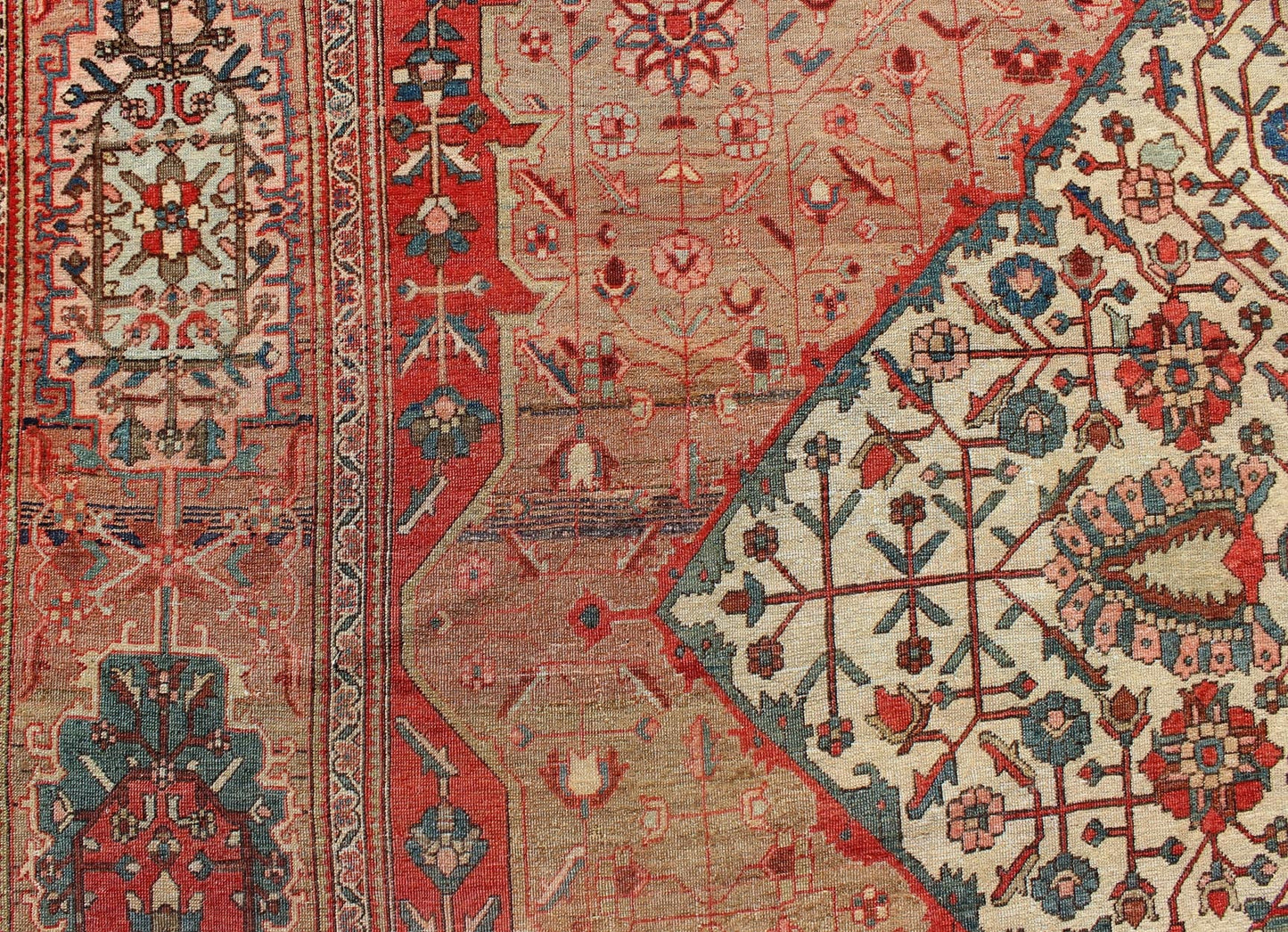 Antique Persian Feraghan Sarouk Fine Rug in variegated tones Antique Persian Sarouk Feraghan rug, Keivan Woven Arts / rug C - 0921, country of origin / type: Iran / Feraghan Sarouk, Sarouk Feraghan , circa 1890. Measures: 8'6 x 12'2 ... - Keivan Woven ArtsC - 0921 - 637Rug