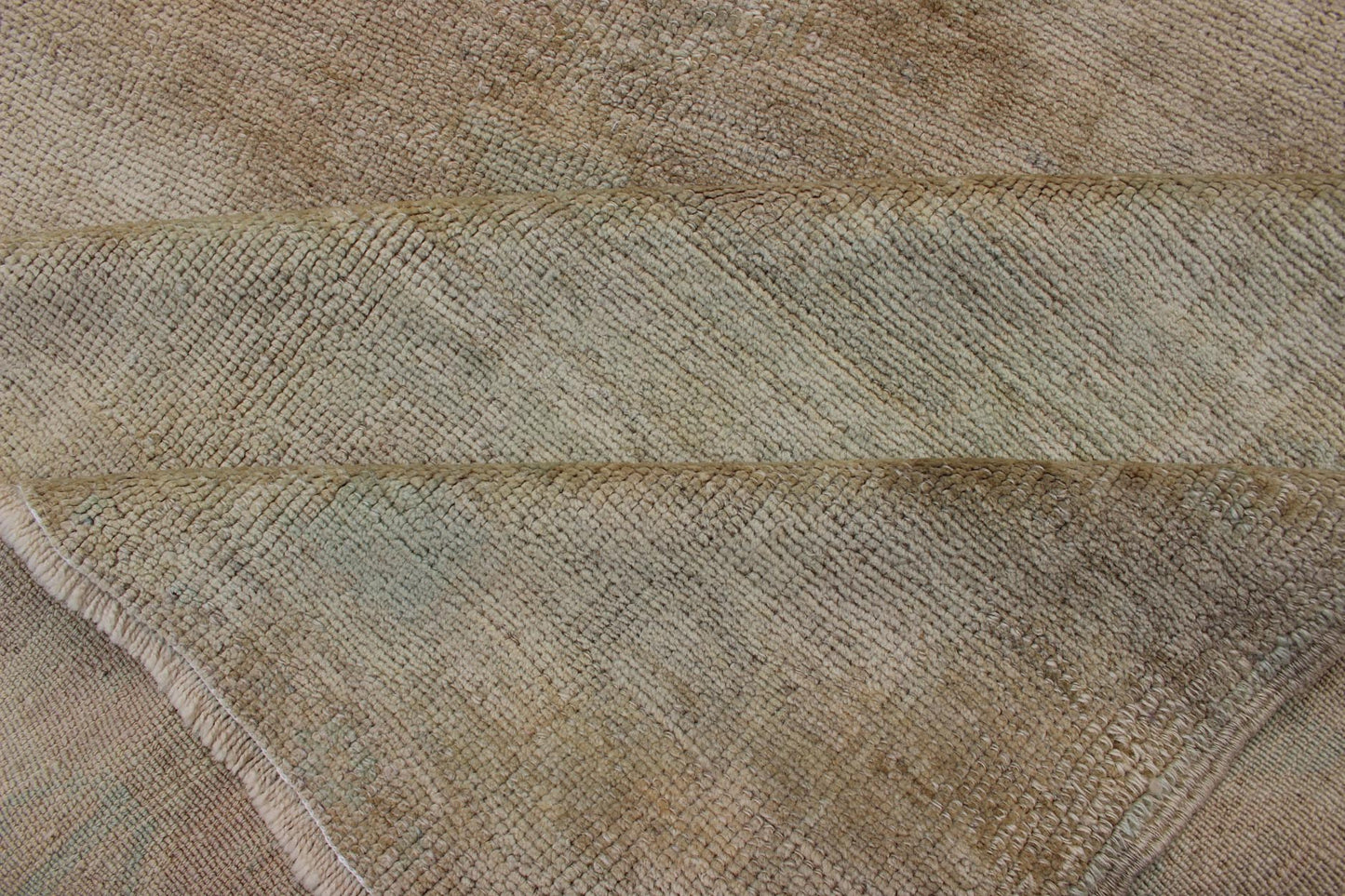 Faded Vintage Turkish Oushak Rug With Medallion Design in Taupe, Tan, Gray. Keivan Woven Arts / rug CA - 12945, country of origin / type: Turkey / Oushak, circa mid - 20th century Measures: 5'10 x 9'7. This faded vintage Oushak rug (circa mid - 20th c... - Keivan Woven ArtsCA - 12945 - 3068Rug