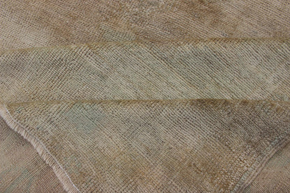 Faded Vintage Turkish Oushak Rug With Medallion Design in Taupe, Tan, Gray. Keivan Woven Arts / rug CA - 12945, country of origin / type: Turkey / Oushak, circa mid - 20th century Measures: 5'10 x 9'7. This faded vintage Oushak rug (circa mid - 20th c... - Keivan Woven ArtsCA - 12945 - 3068Rug